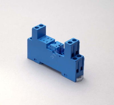 Розетка с винтовыми клеммами (с зажимной клетью) для реле 40.51, 40.52, 40.61, 40.62, применяются модули 99.80, в комплекте пластиковая клипса 095.91.3, версия: синий цвет