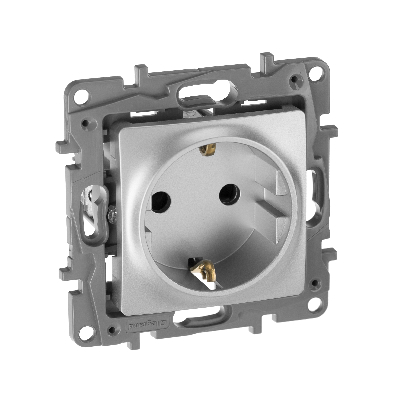 ETIKA Розетка с заземлением со шторками алюминий  винтовые зажимы